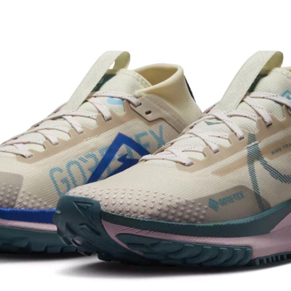Nike React Pegasus GORE-TEX Women’s Trail 4 Sanddrift Pearl Pink Shoes Size 6